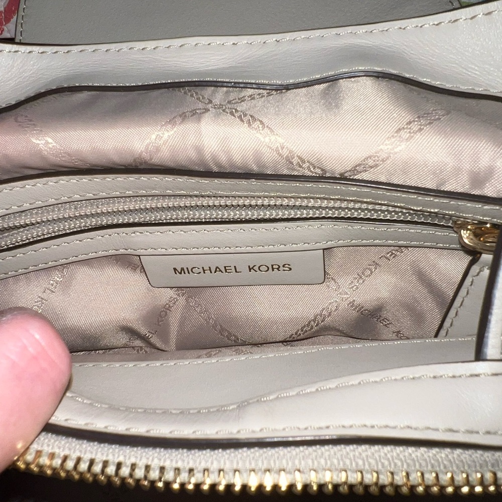 🔥VERY EUC- Authentic Michael Kors Raven Medium Backpack with dust bag🔥 - Picture 6 of 17